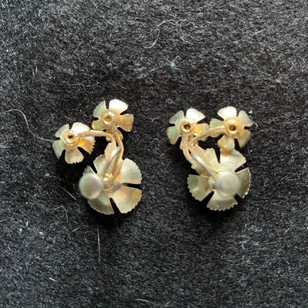 Vintage 1960’s Flowers w/ Multi-Colored Crystals Screw Back Earrings 1 ½” x ¾” - Picture 2 of 4